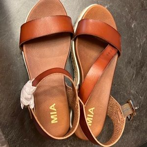 Mia Sandels size 7.5